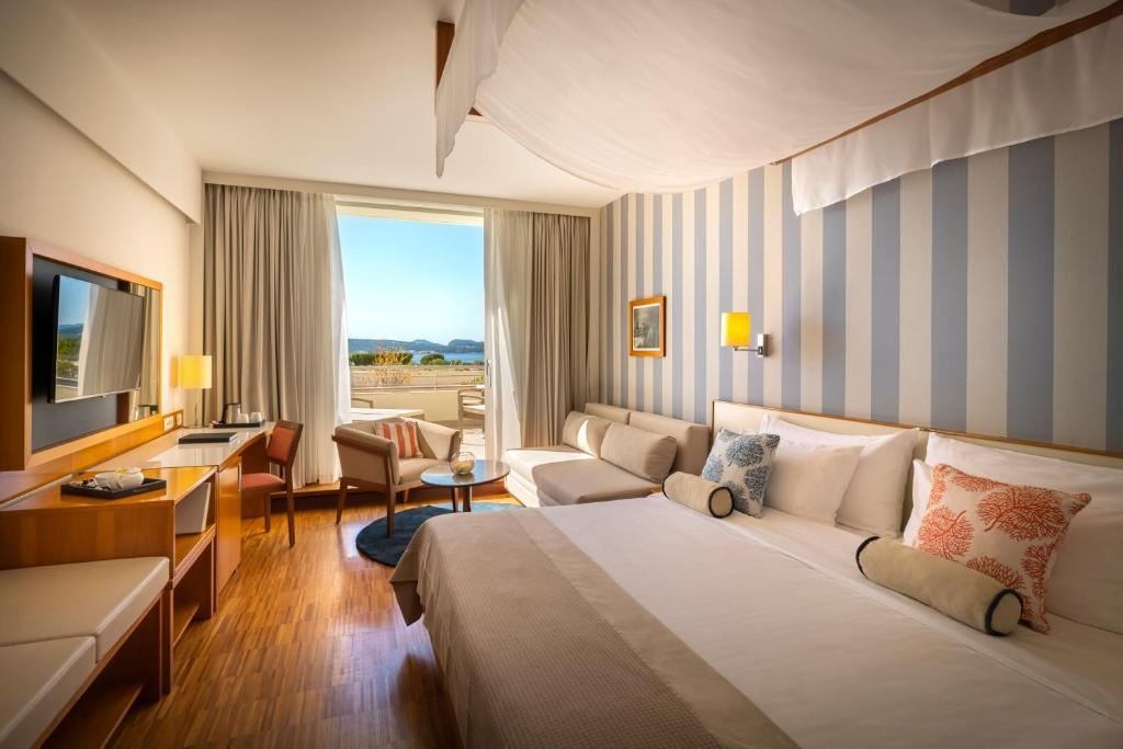 rooms-classic-room-sea-view-balcony