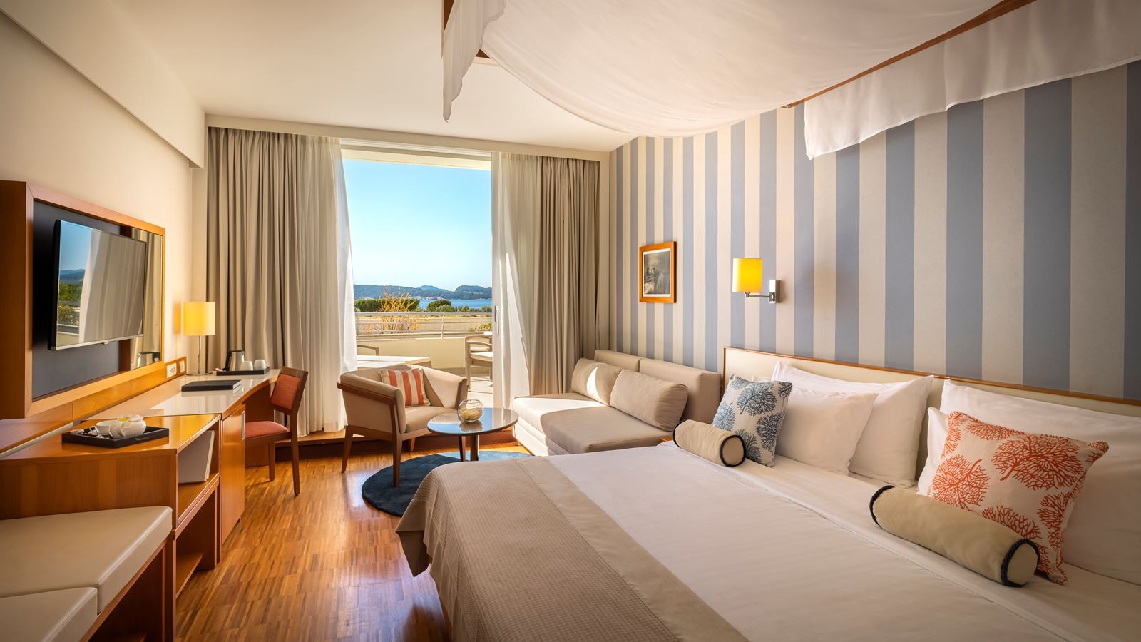 rooms-classic-room-sea-view-balcony