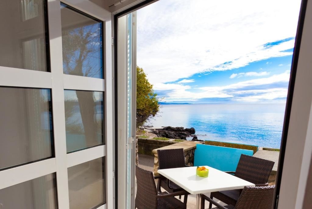 rooms-suite-balcony-or-terrace