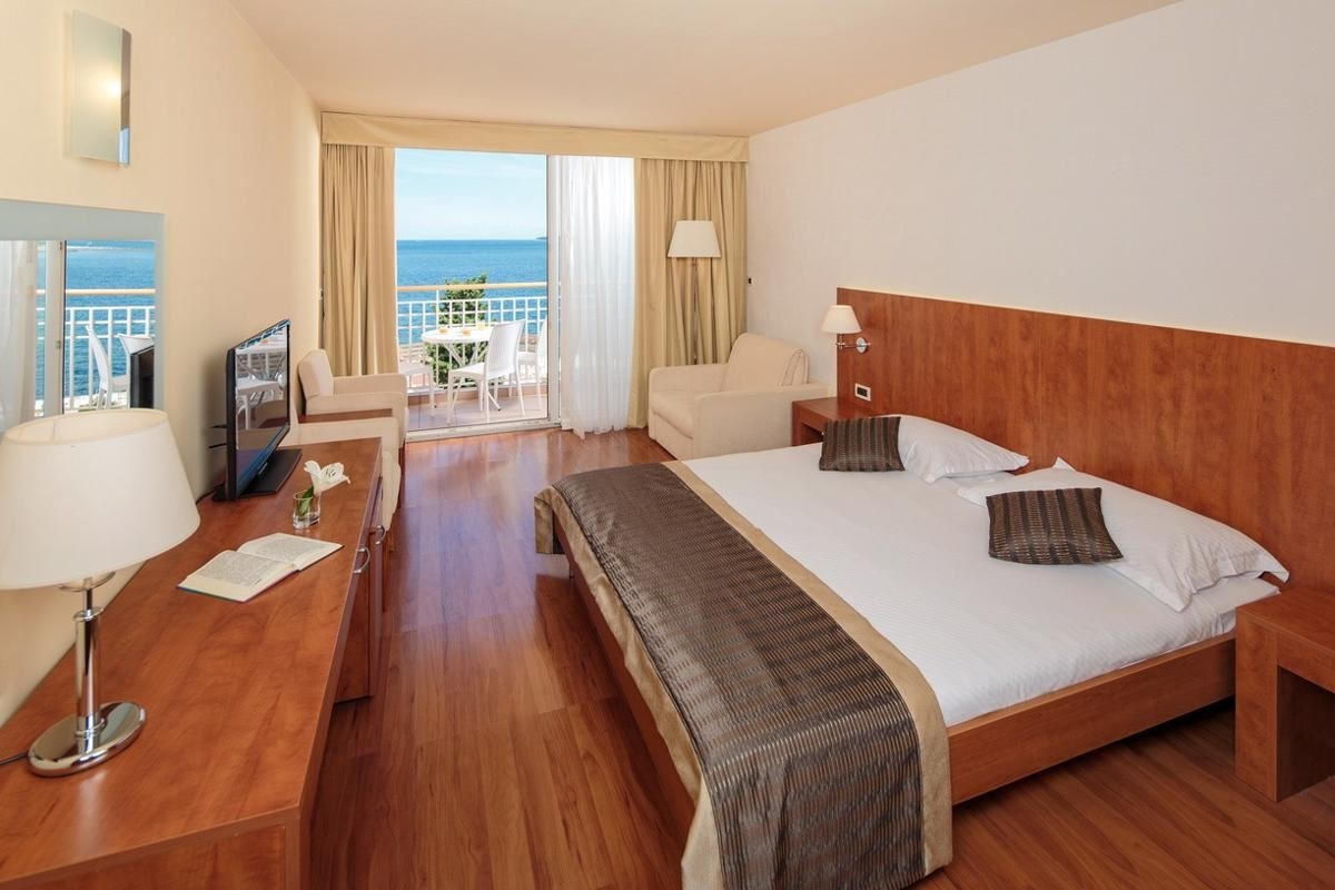 rooms-premium-room-seaside-balcony
