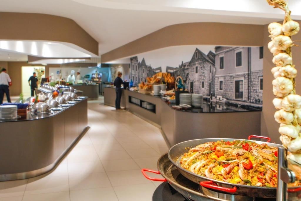 restaurants-main-building