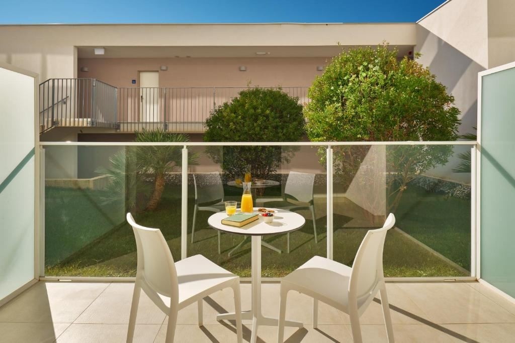 rooms-standard-room-balcony-or-terrace