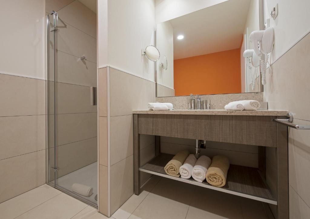 rooms-standard-room-seaside-balcony-or-terrace