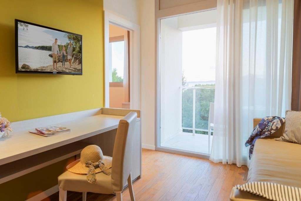 rooms-superior-room-balcony-or-terrace