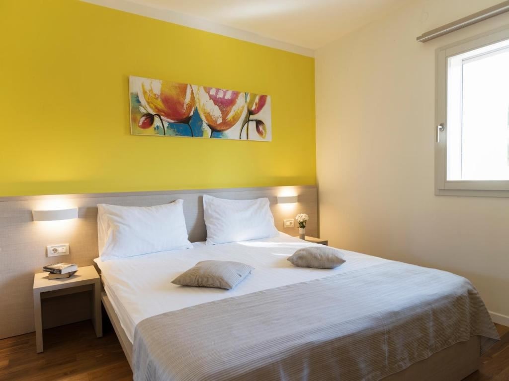 rooms-standard-villa-seaview-balcony