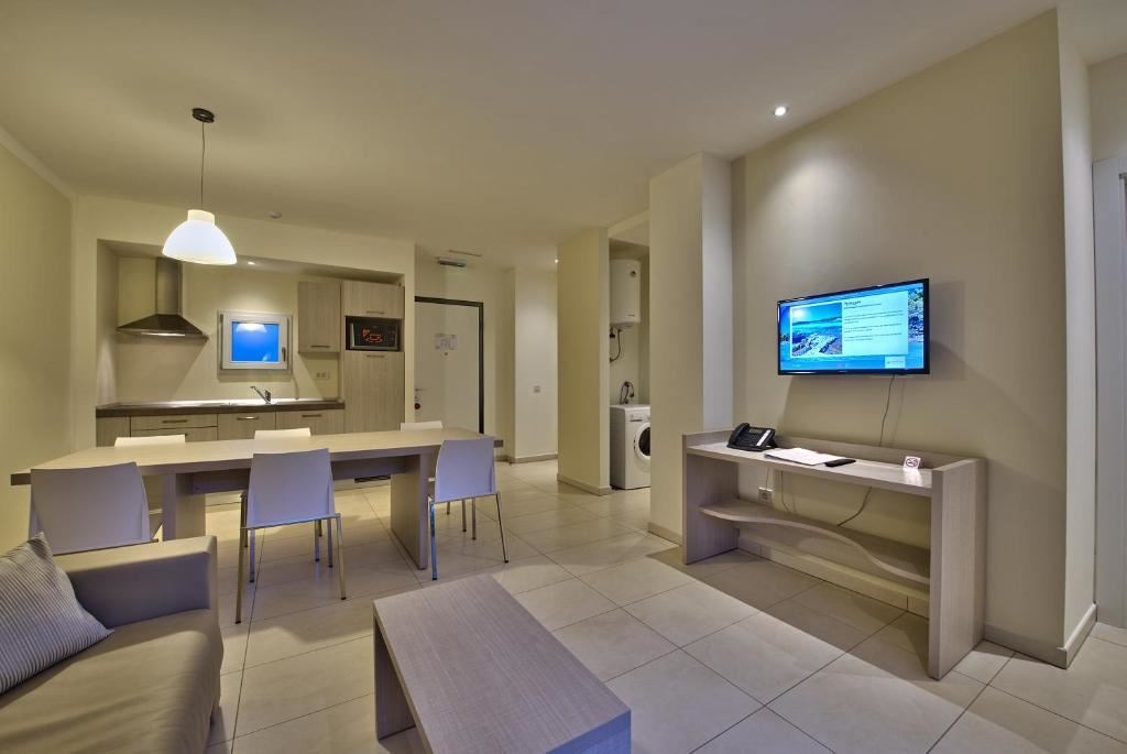 rooms-family-suite-park-view-balcony-or-terrace