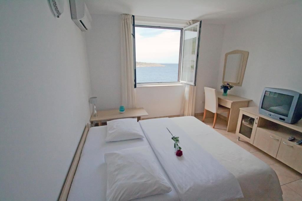 rooms-double-standard-studio-seaview
