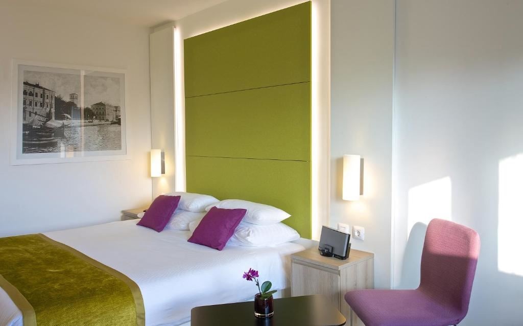 rooms-double-annex-room-park-view-balcony