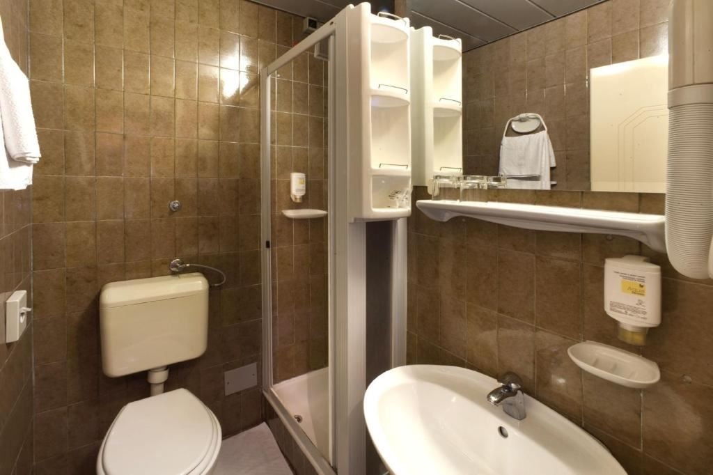 rooms-double-classic-room-seaside-balcony