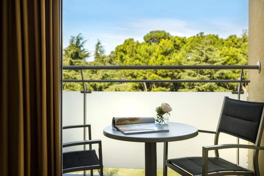 rooms-triple-superior-room-balcony