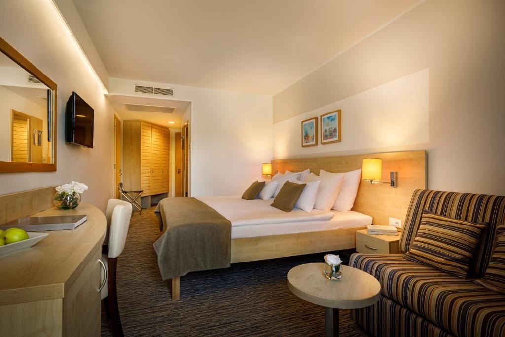 rooms-triple-superior-room-balcony