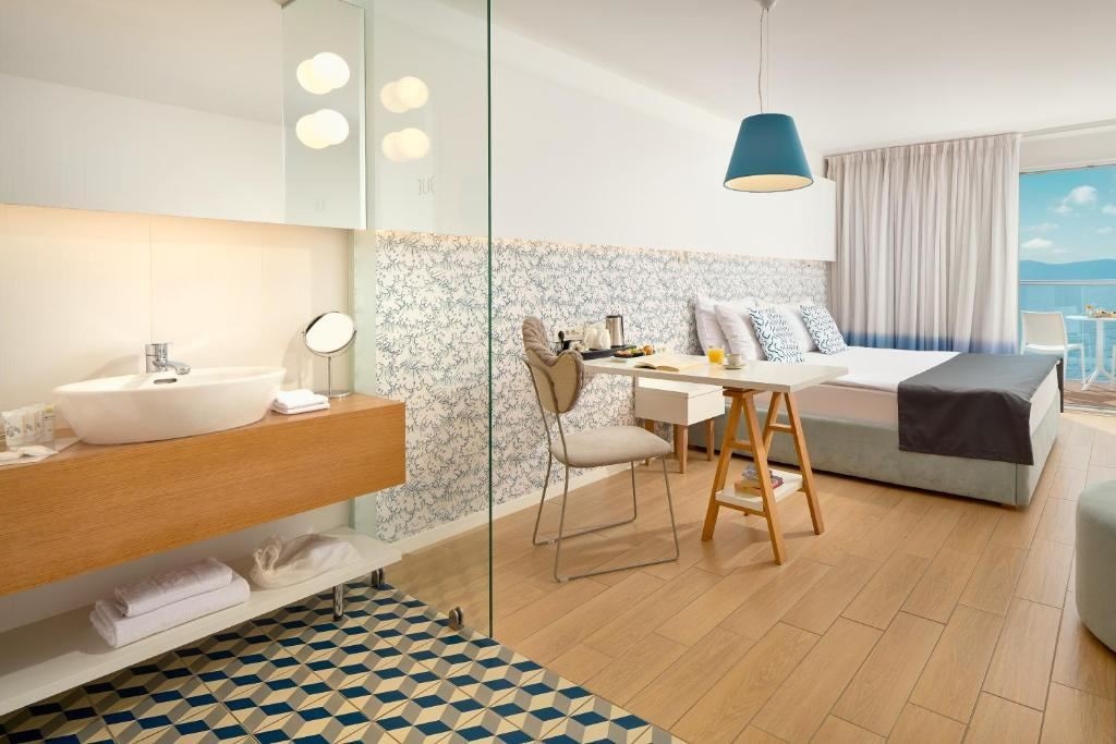 rooms-standard-room-seaview-balcony-or-terrace