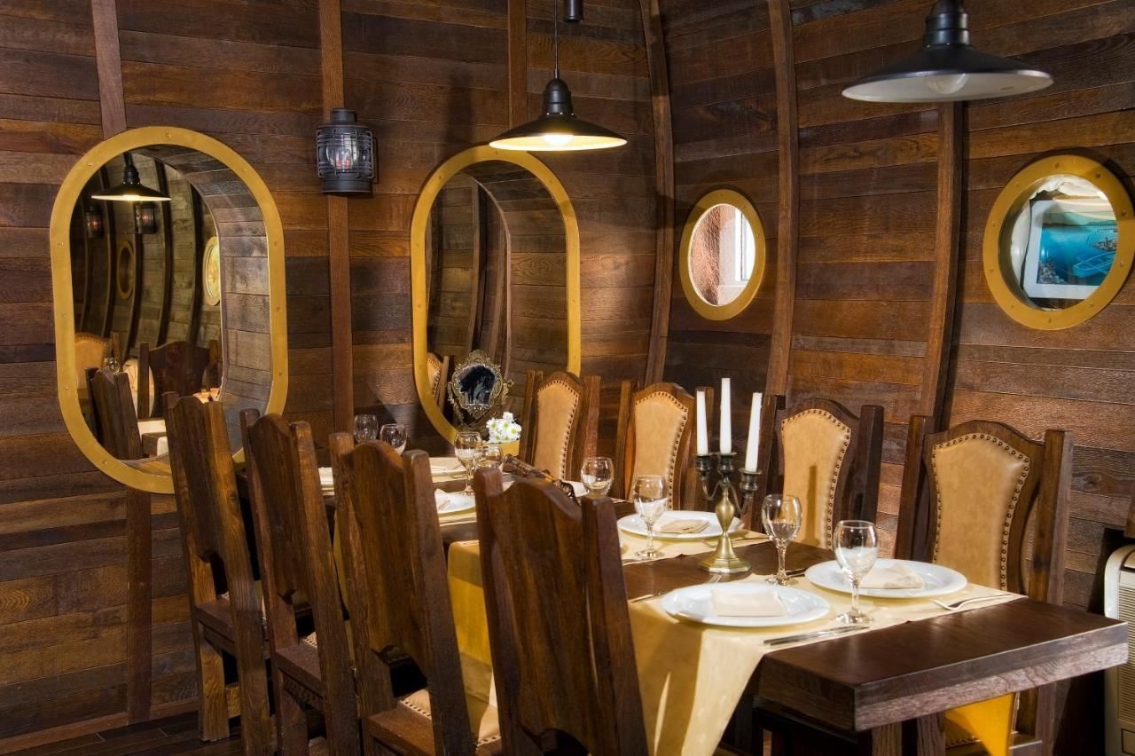 restaurants-restaurants