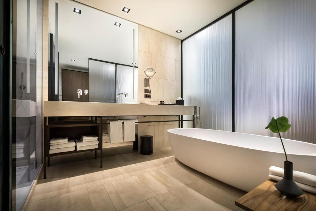 rooms-double-premium-room-park-view-balcony