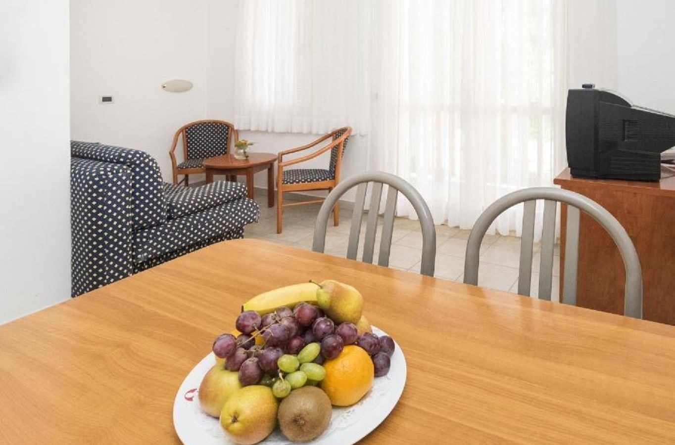 rooms-1-bedroom-apartment-balcony-economy