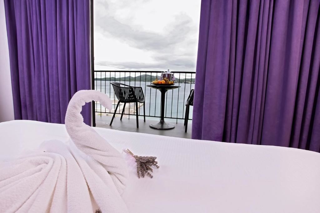 rooms-superior-room-balcony