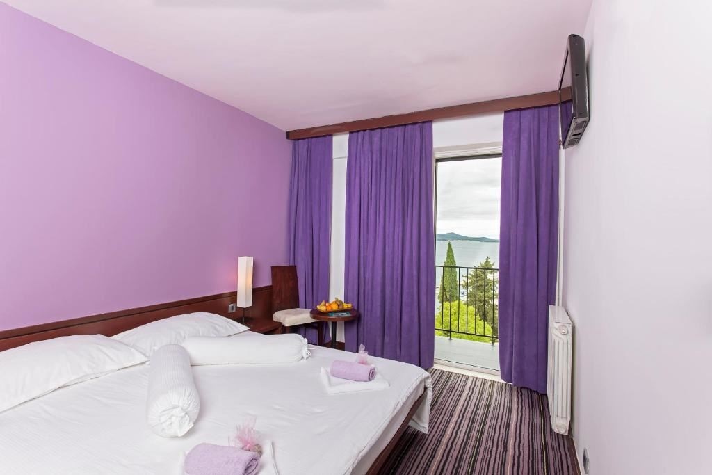 rooms-superior-room-balcony