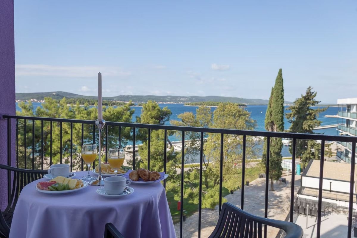 rooms-superior-room-balcony