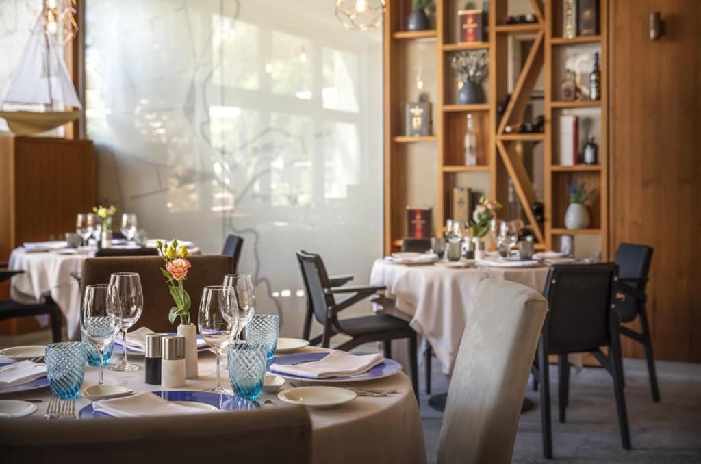 restaurants-restaurants