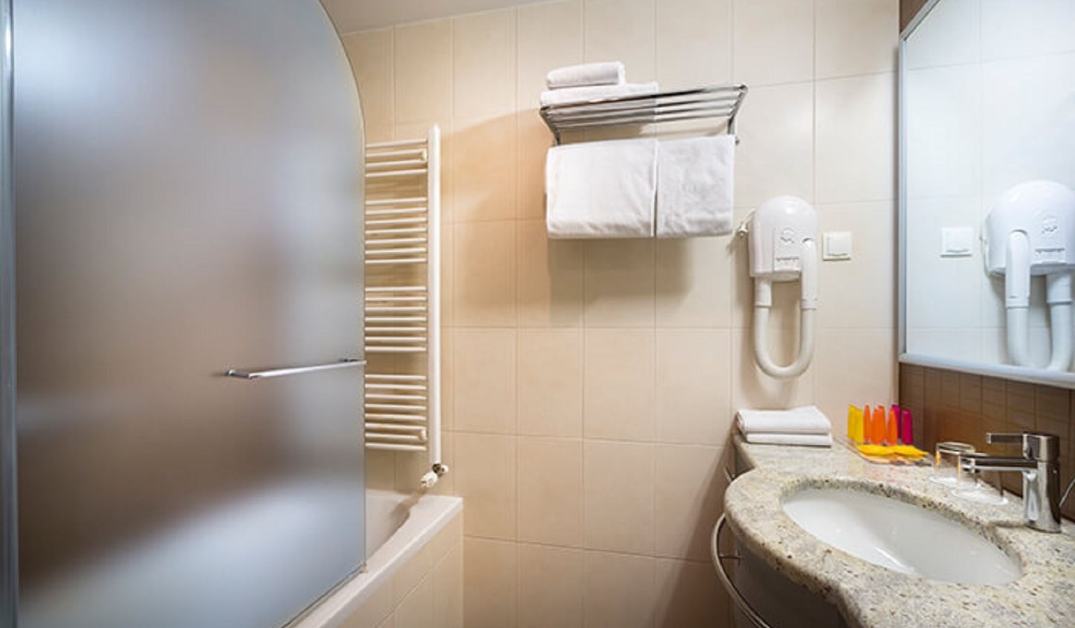 rooms-triple-classic-room