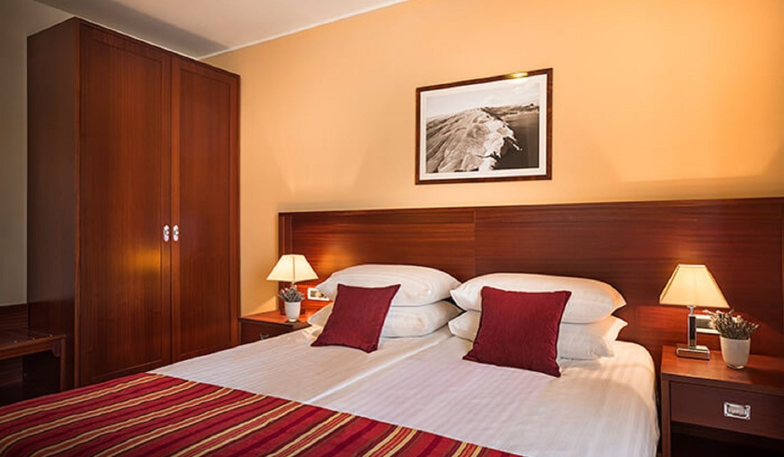 rooms-triple-superior-room-balcony