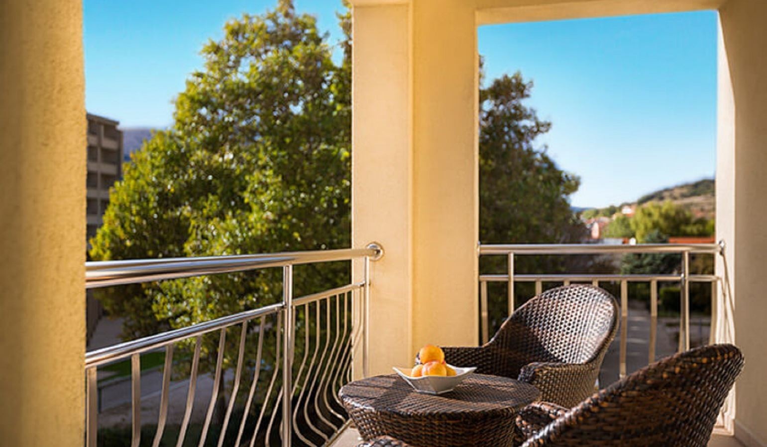 rooms-superior-apartment-balcony