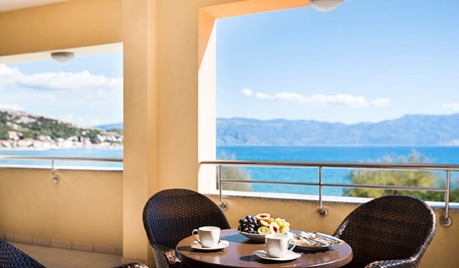 rooms-superior-apartment-seaview-balcony