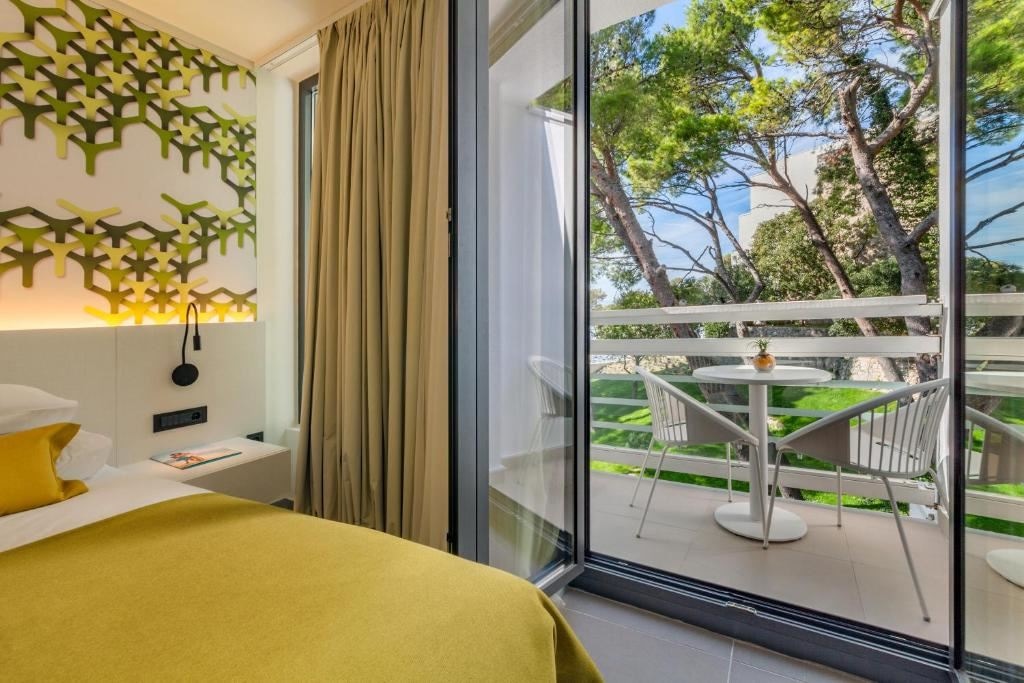 rooms-standard-room-balcony