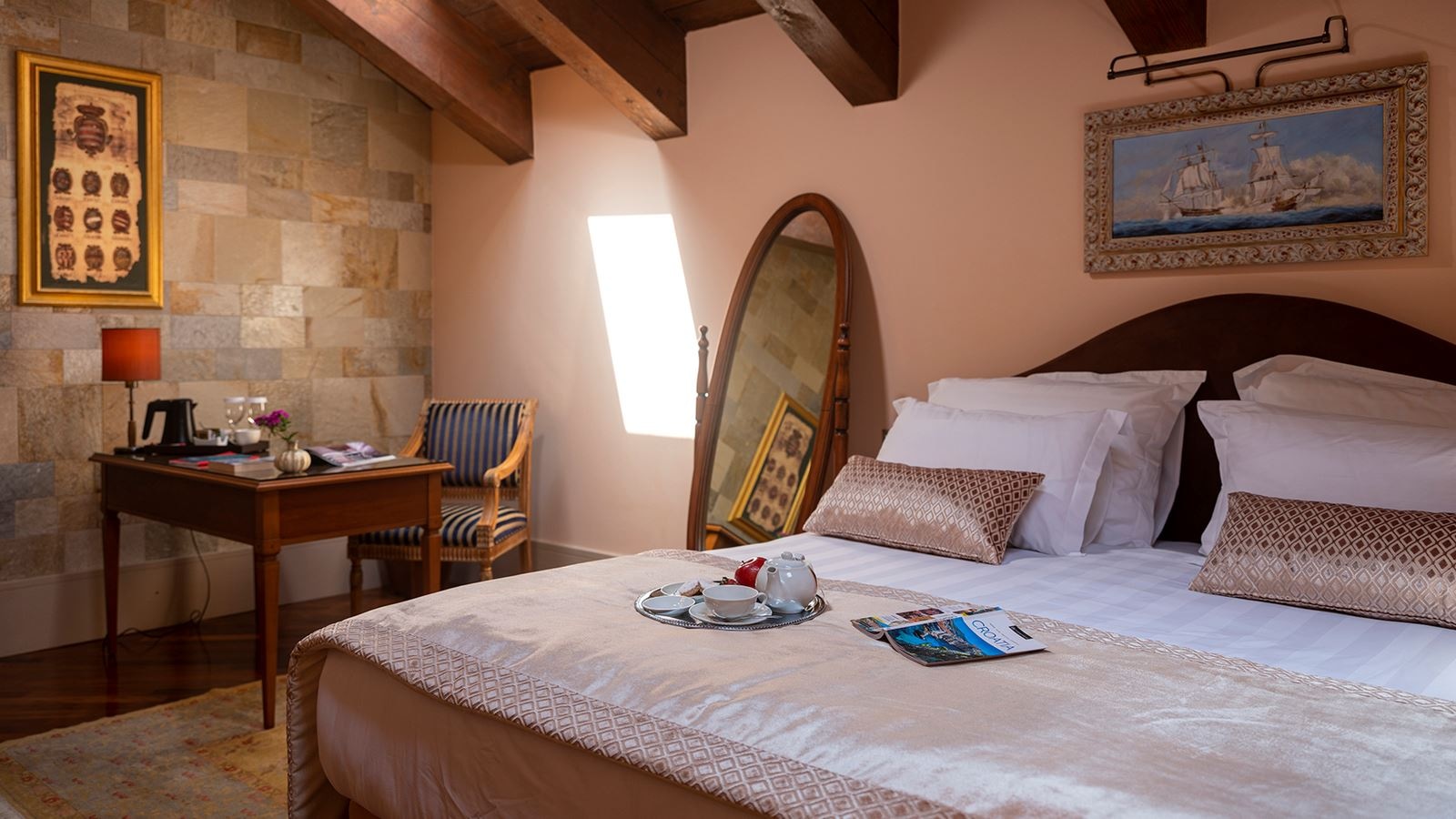 rooms-classic-room-attic