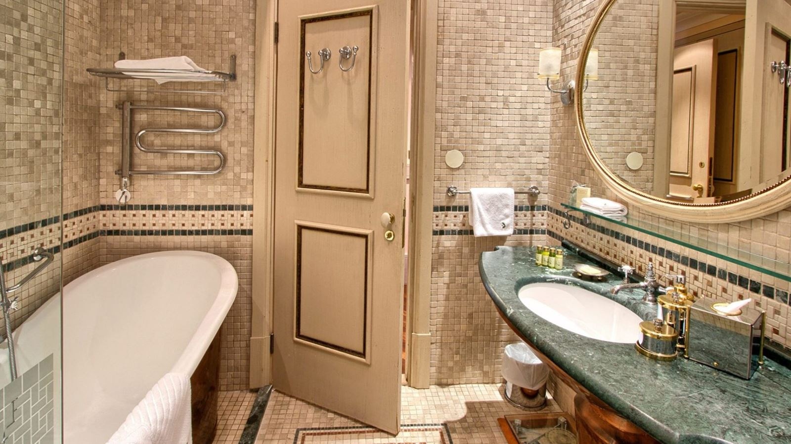 rooms-classic-room-attic