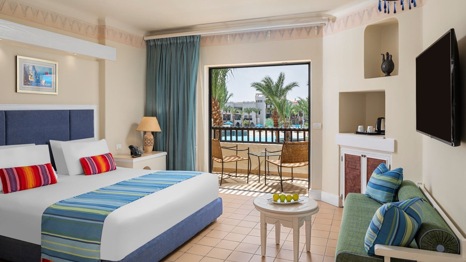 rooms-standard-room-pool-view