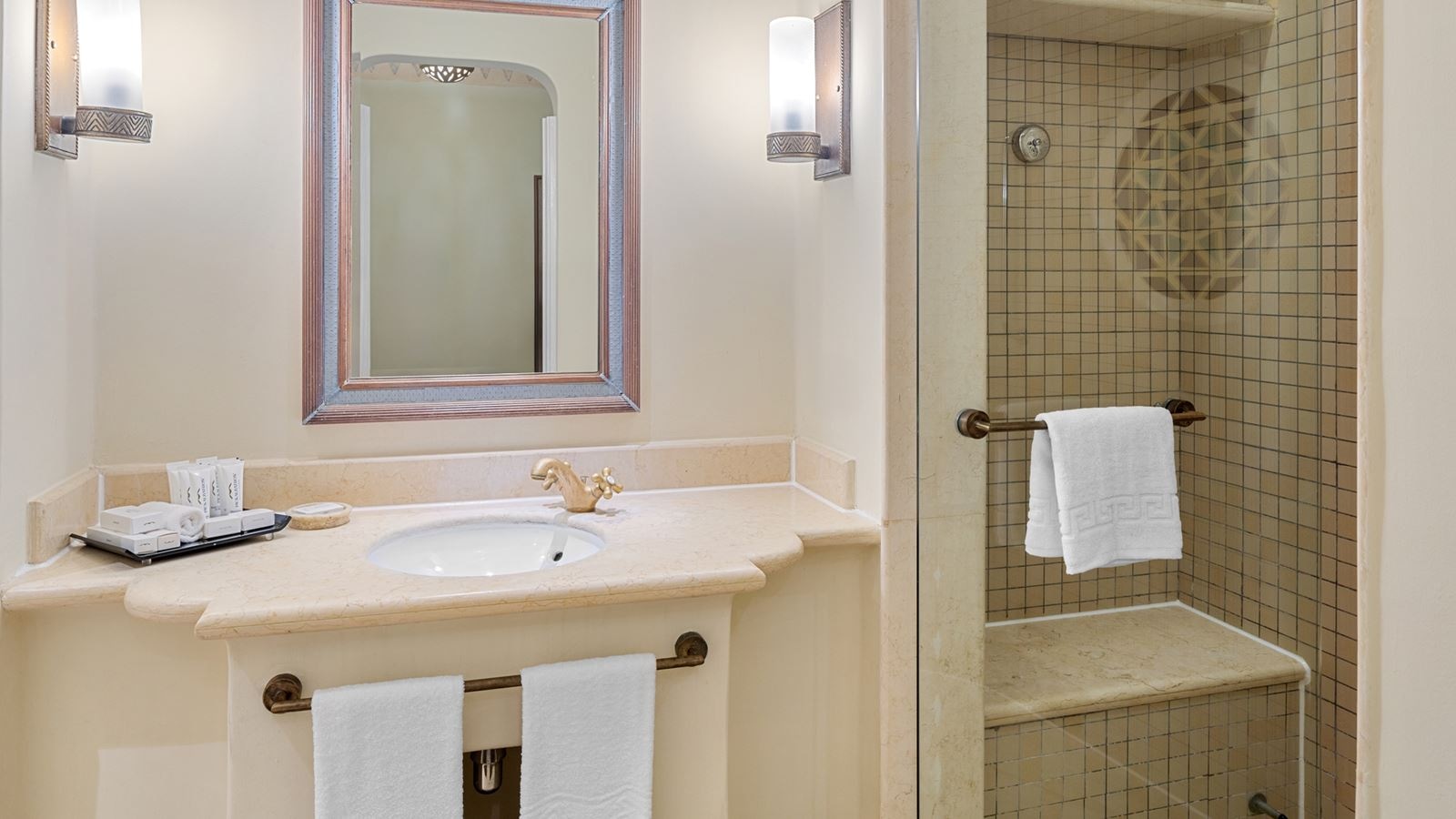 rooms-family-interleading-room-garden-view