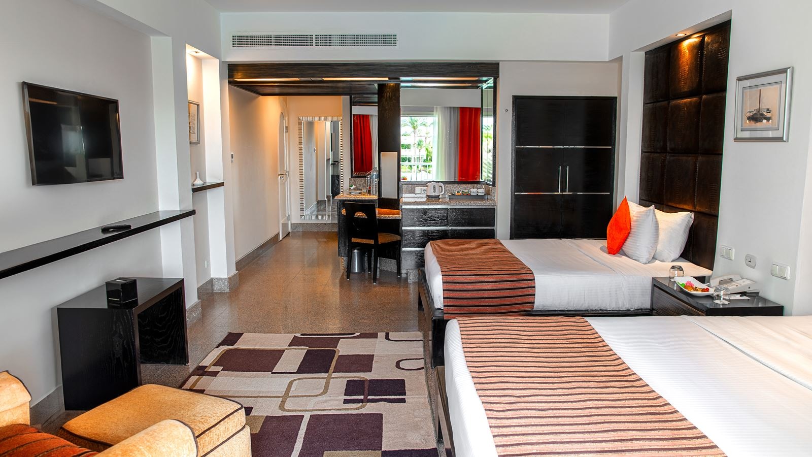 rooms-deluxe-pool-view