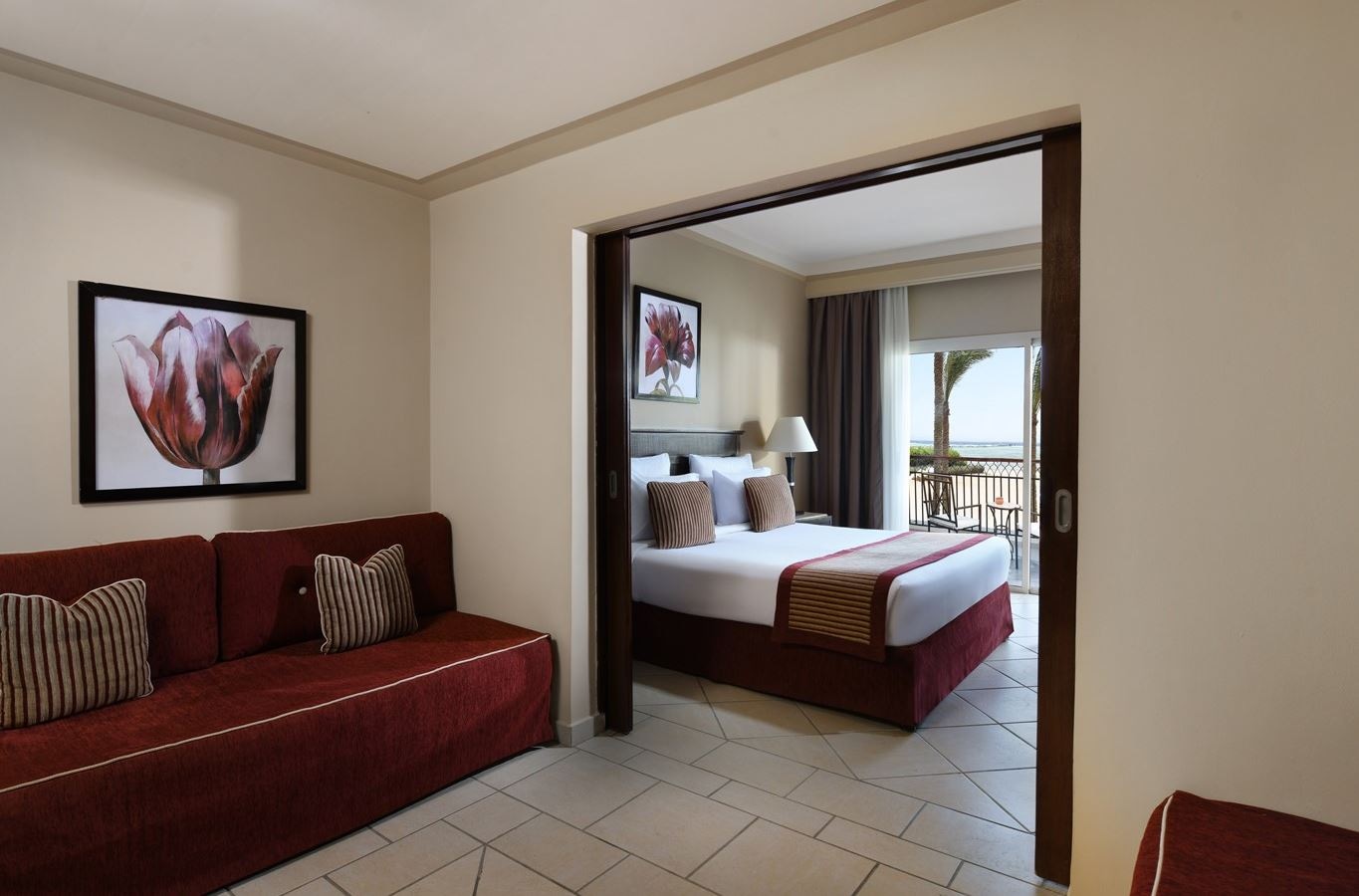 rooms-deluxe-room-side-sea-view