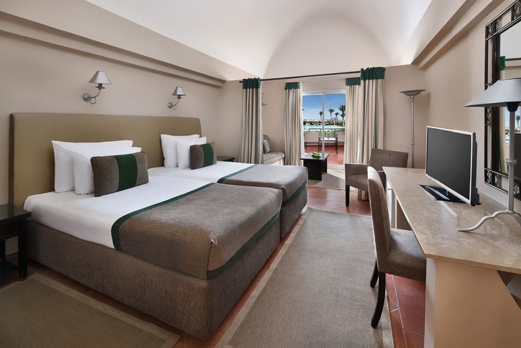 rooms-family-room-garden--pool--side-sea-view