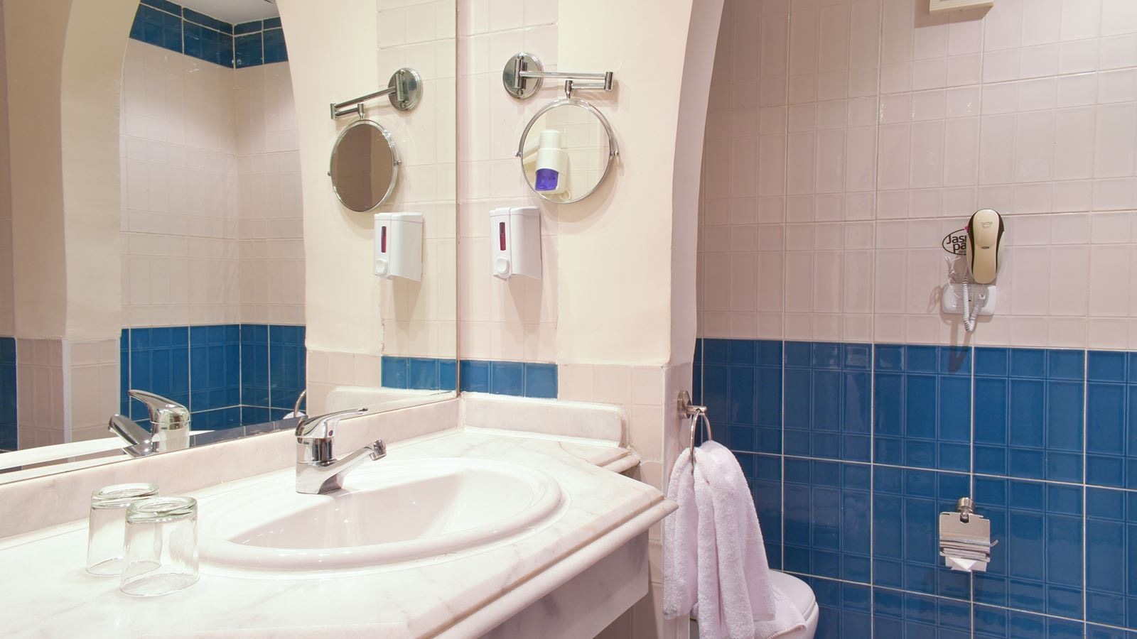 rooms-room-standard-garden-view