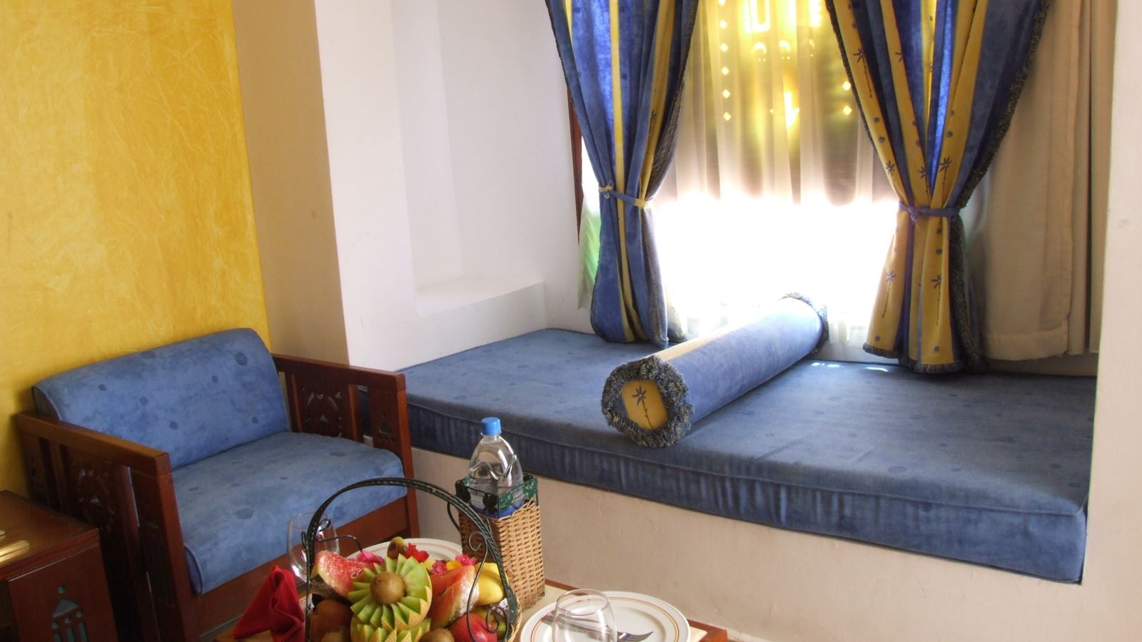 rooms-standard-room-garden--pool-view