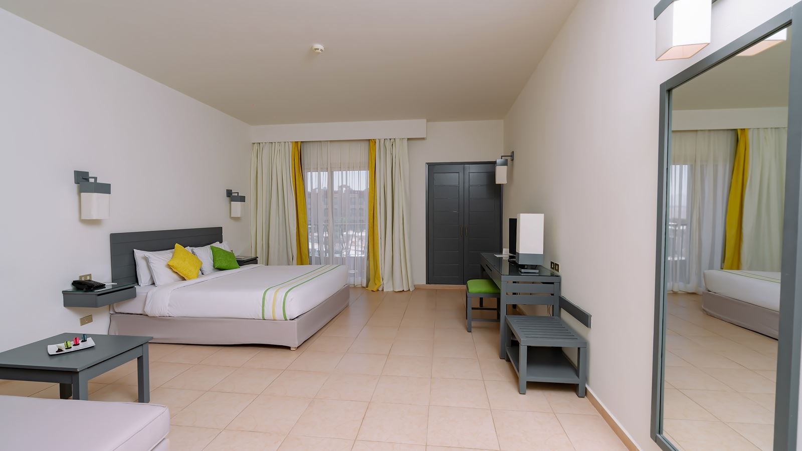 rooms-deluxe-room-poolgarden-view