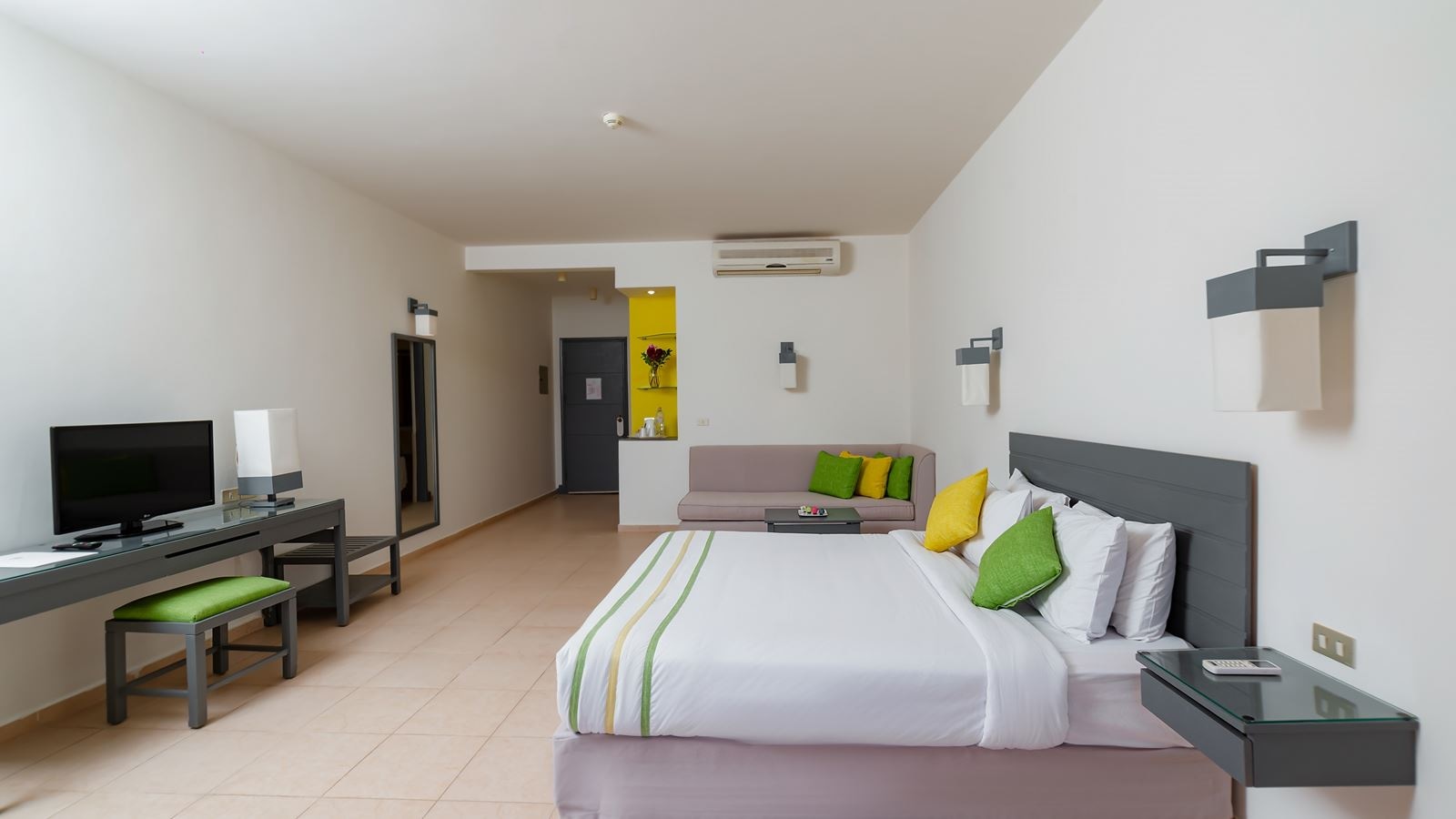 rooms-deluxe-room-poolgarden-view