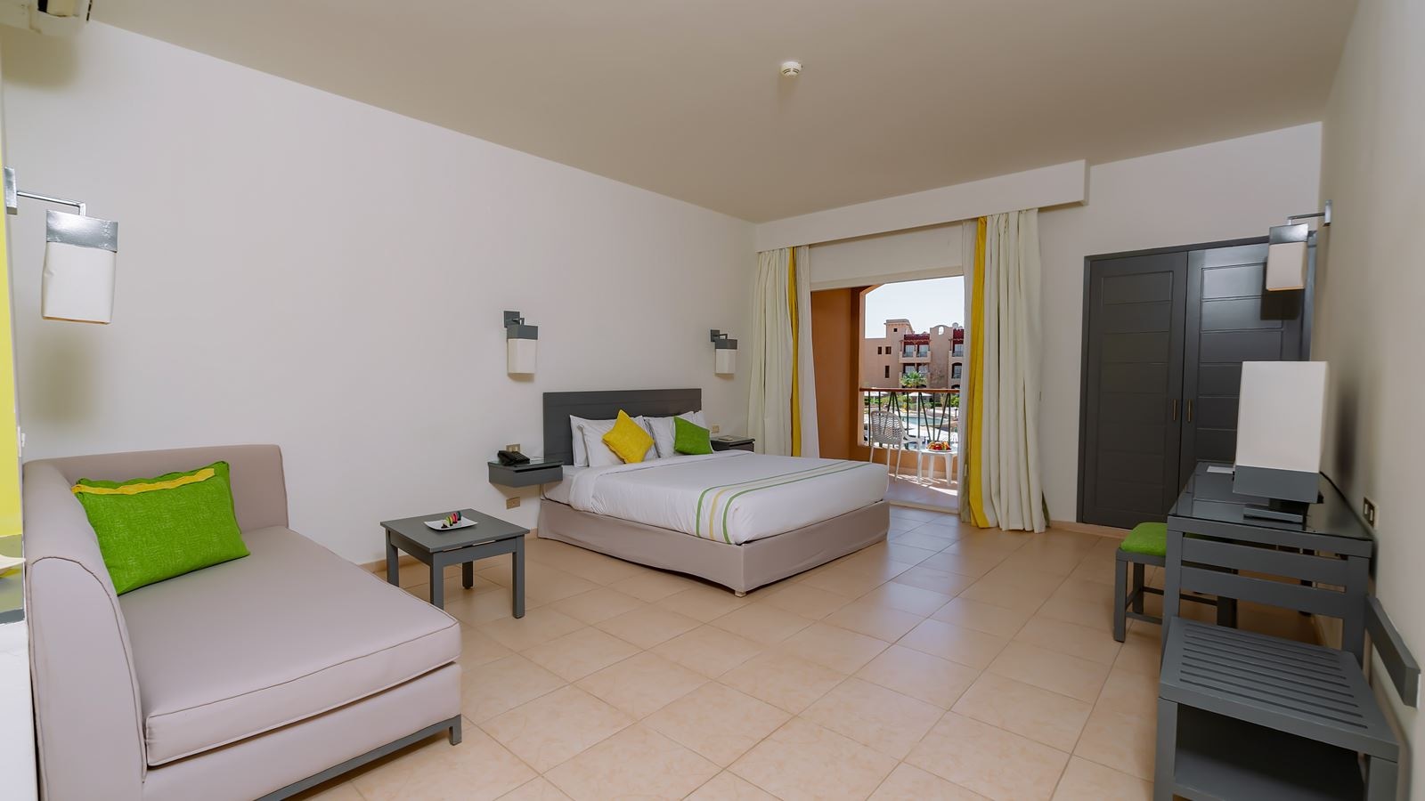 rooms-deluxe-room-poolgarden-view