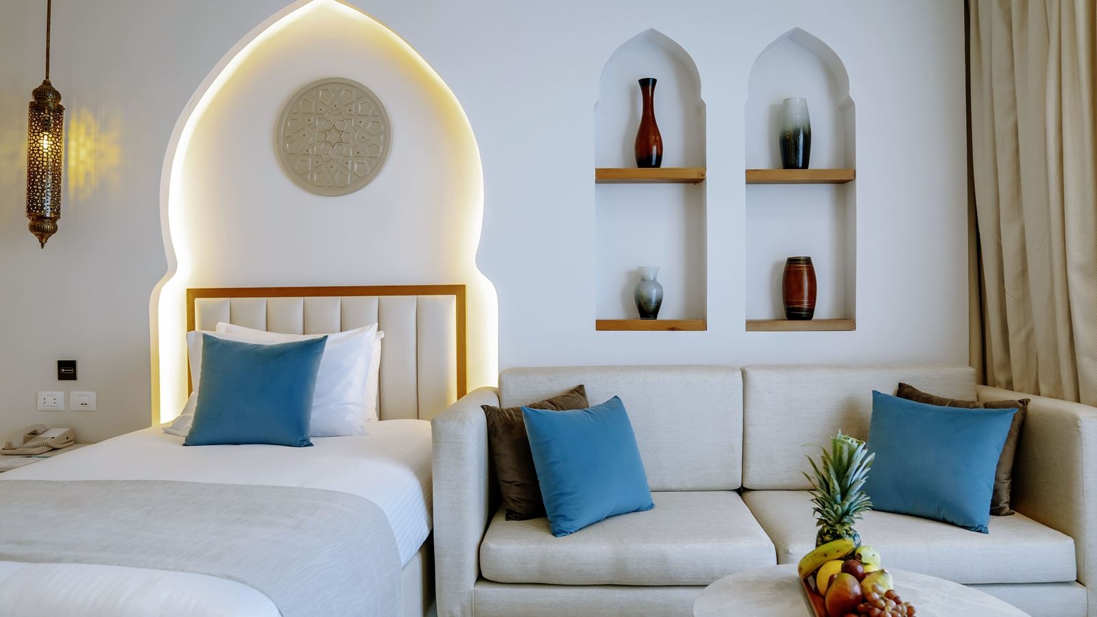 rooms-standard-suite-gardenpartial-seasea-view