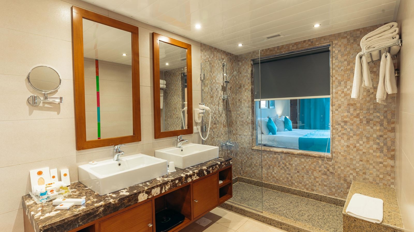 rooms-family-2-bedrooms-pool-view