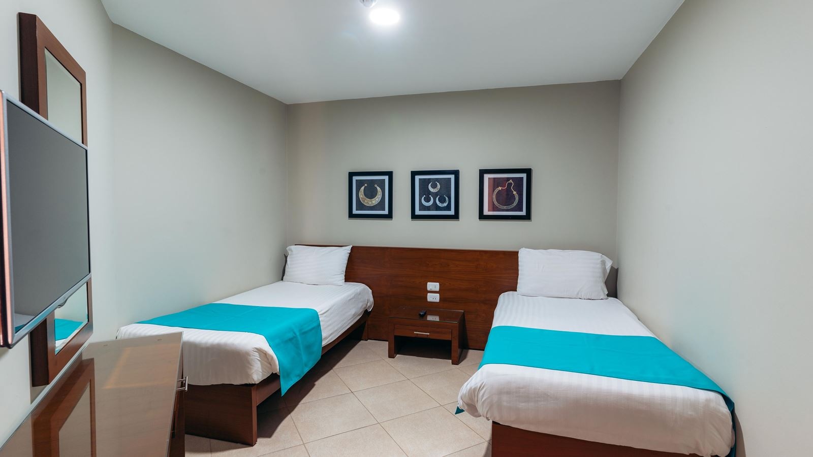 rooms-family-2-bedrooms-pool-view