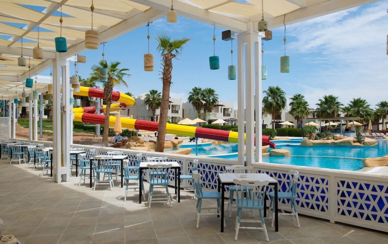 restaurants-relax-pool-bar