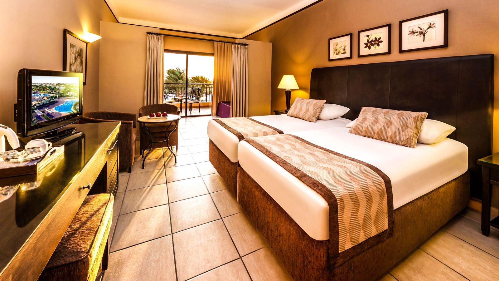 rooms-family-room-gardenview