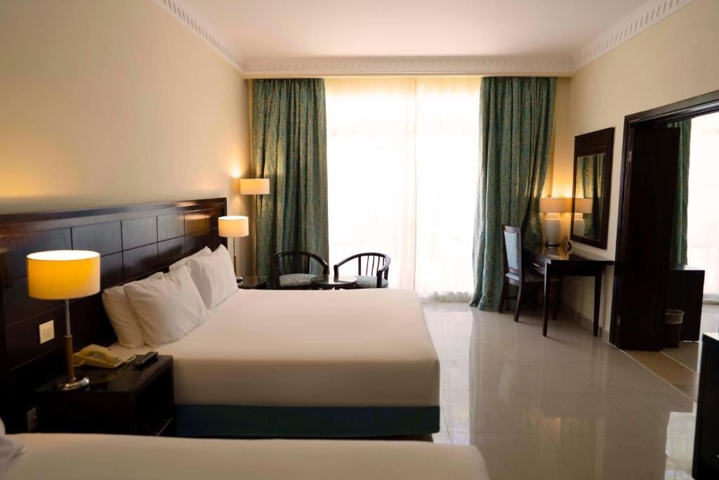 rooms-suite-pool-view