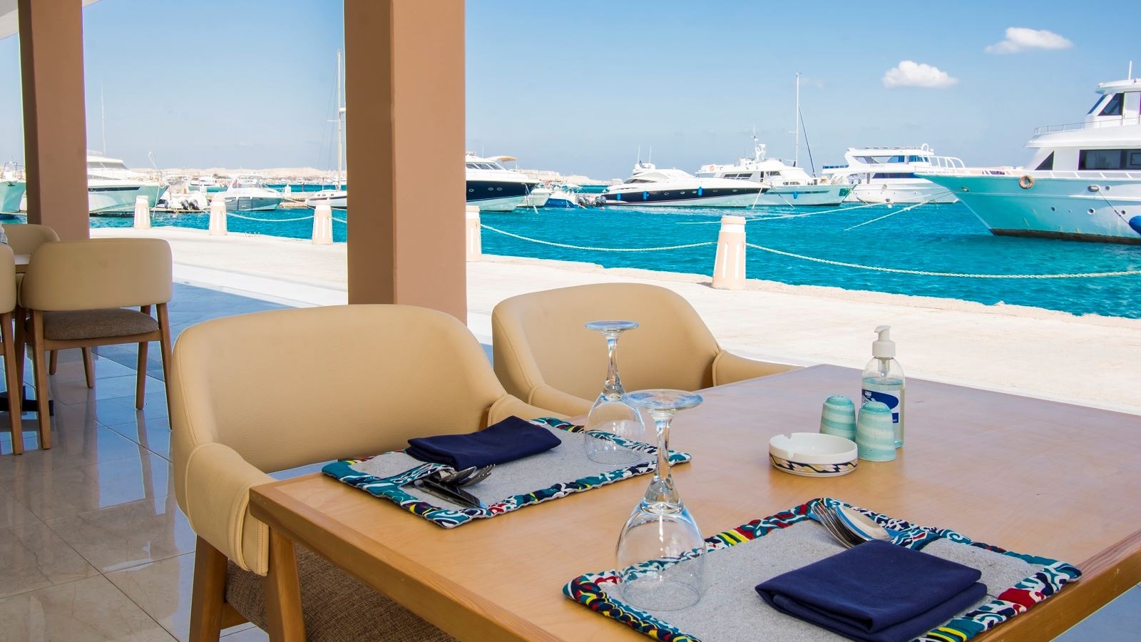 restaurants-marina-seafood-restaurant-against-charge