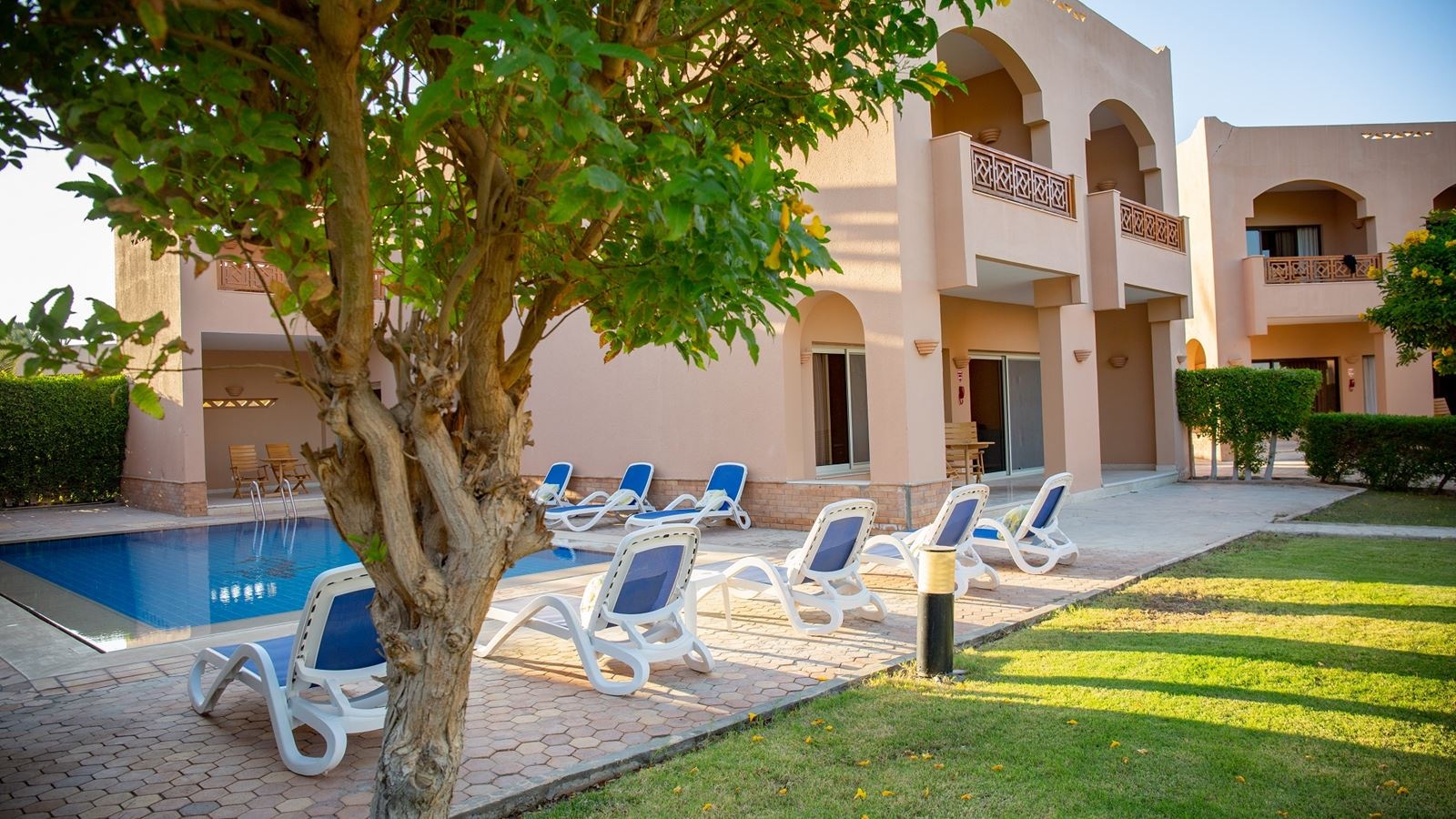 rooms-villa-3-rooms-partial-sea-view