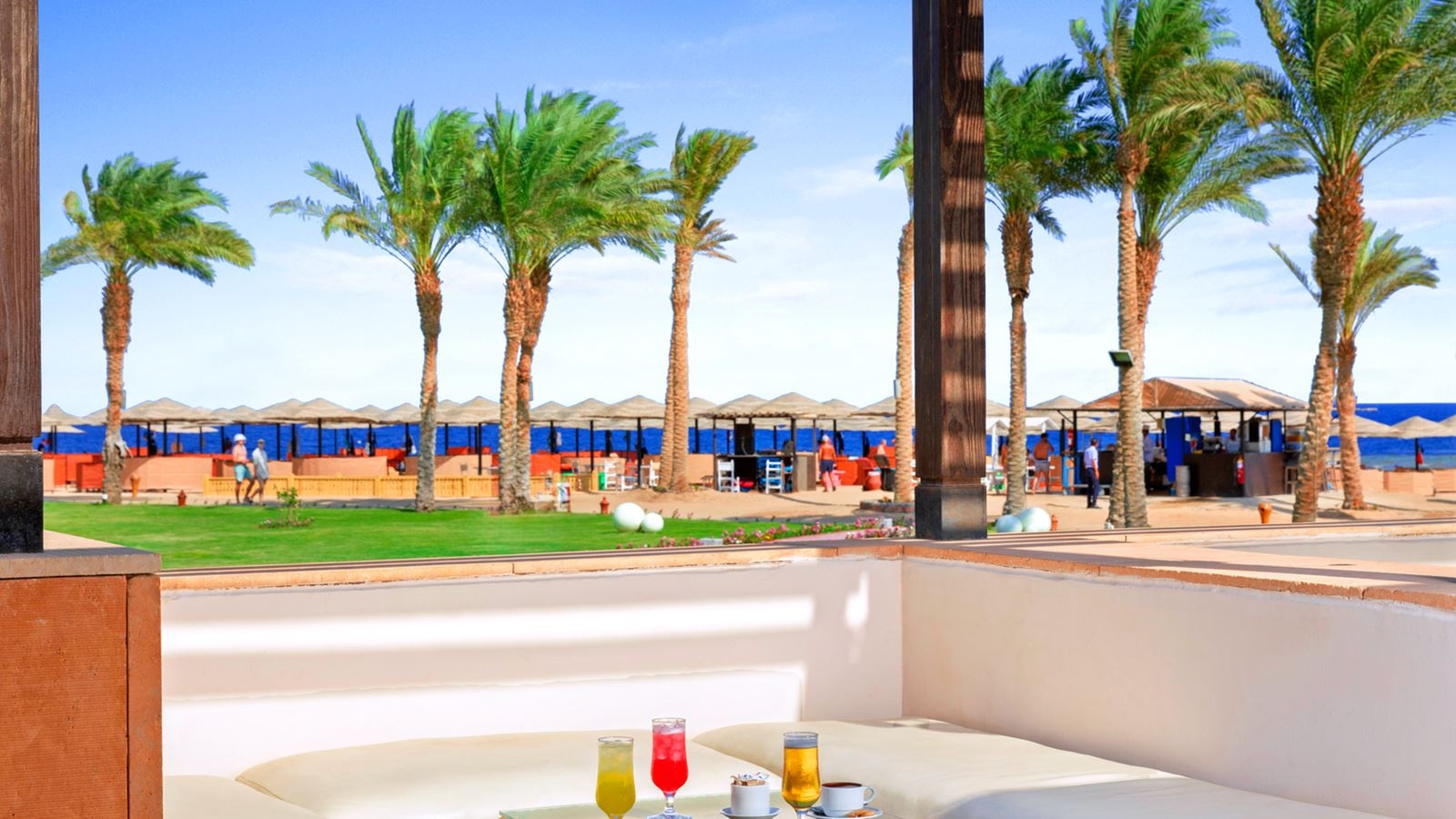 restaurants-pool-deсk-bar