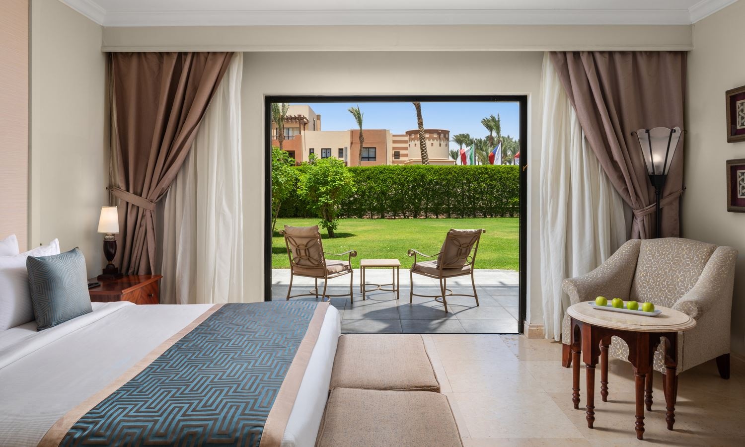 rooms-standard-room-garden-view